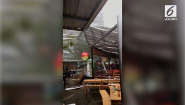 Angin Kencang, Atap Pusat Kuliner Jakarta Terbang