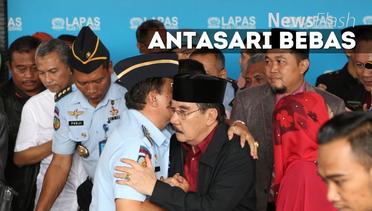 NEWS FLASH: Pekik Merdeka Sambut Antasari Keluar dari Lapas Tangerang