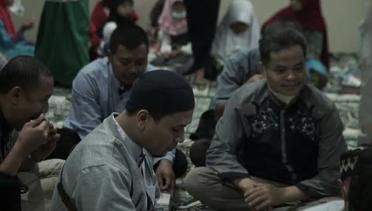 Bukber Indosiar Berbagi Takjil Kepada Jamaah Masjid Baabussalaam di Bandung