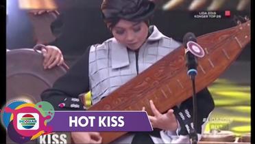 Hot Kiss - SEMUA TERPUKAU! Selain Bersuara Bagus, Novi Mahir Bermain Musik Khas Daerahnya