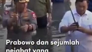 Saat Jokowi "Nyemplung" Tanam Mangrove Bareng Prabowo