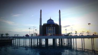 Kerennya Masjid Terapung Amirul Mukminin Makassar