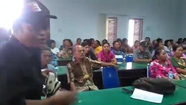 Pakai Tongkat Opung-opung ini Tuntut PKH dan Rastra ke DPRD Simalungun